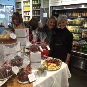My girl, Dana, came to visit at Reid's. Took home a cake for a hostess gift instead of the obligatory bottle of wine. Smart lady!
